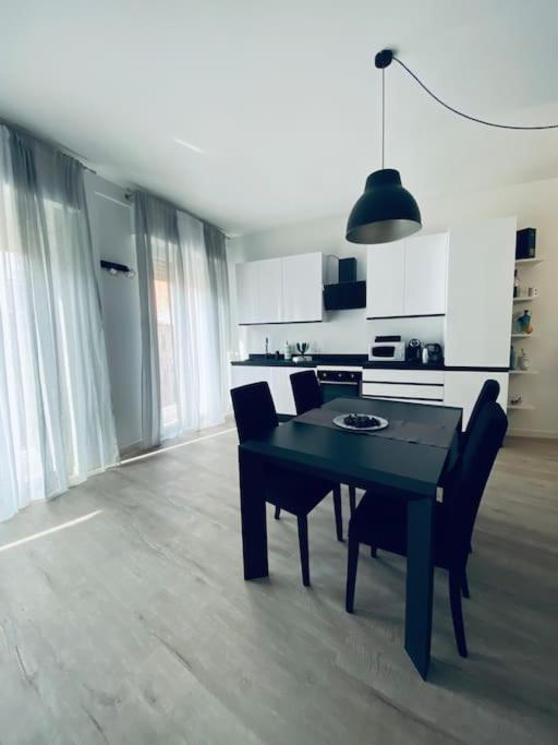 Sun Street Apartment เวโรนา ภายนอก รูปภาพ