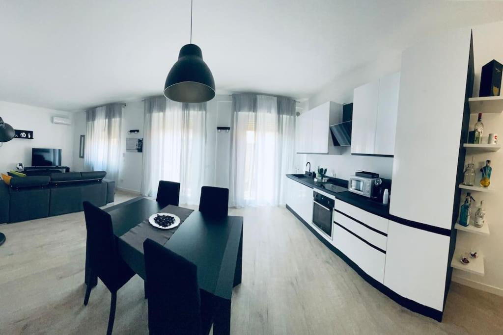 Sun Street Apartment เวโรนา ภายนอก รูปภาพ